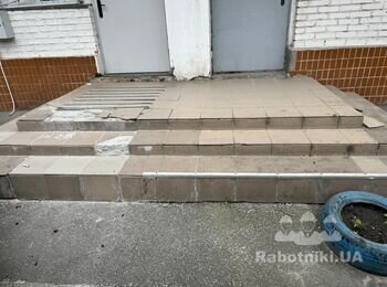 Укладка плитки на ґанок.