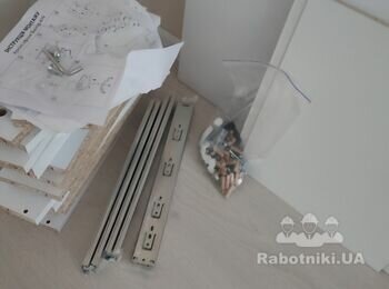 Зібрати стіл з тумбою