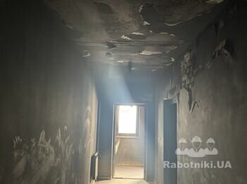 Потрібно в коридорі змити сажу з стін і стелі