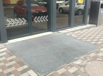 Вкладання брудоочисного покриття