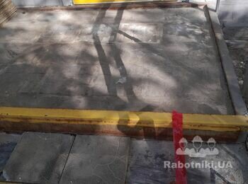 Потрібно вкласти бруківку 2,5см в готовий каркас з металу