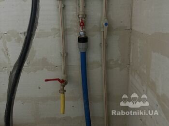 Провести водопровід та каналізацію в будинку (с. Погреби)