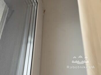 Малярні роботи: відкоси та частина стіни