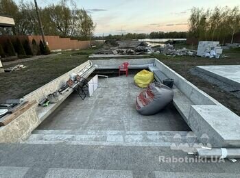 Укладка гранітної плитки.