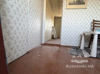 Поклеїти шпалери та зробити відкоси на дачі