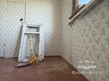 Поклеїти шпалери та зробити відкоси на дачі