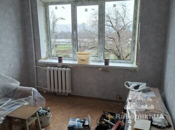 Поклійка шпалер пошкодженої стіни, відкоси з гіпсокартону двох вікон