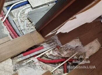 Покласти плитку на підлогу після ремонту труб