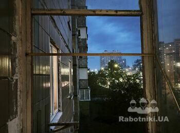 Стікання вікна на балконі.