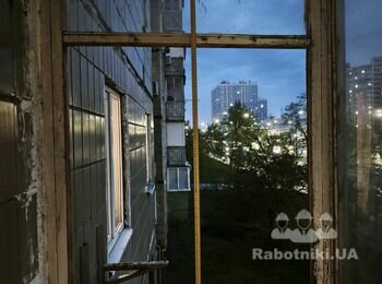 Стікання вікна на балконі.