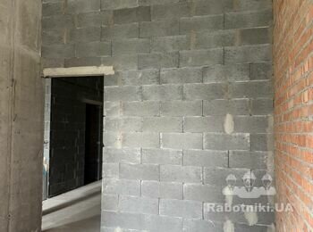 Демонтаж стіни з шлакоблоку і виніс сміття у контейнер