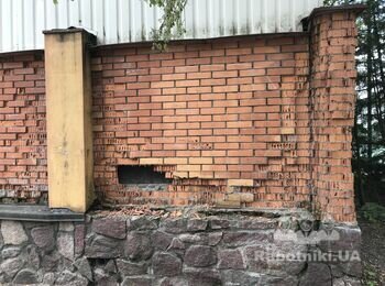 Ремонт кирпичного забора (демонтаж+укладка нового пролета и 2х колонн)