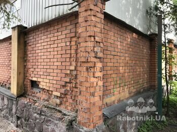 Ремонт кирпичного забора (демонтаж+укладка нового пролета и 2х колонн)