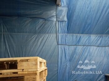 Мондаж стены/перегородки в складе из сетки рабицы
