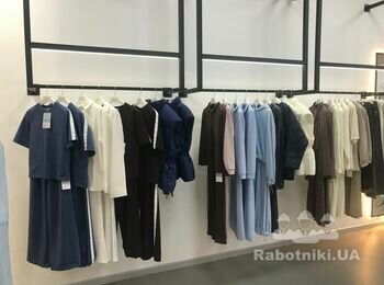 Демонтаж і розбирання стійок, вивіз одягу