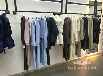Демонтаж і розбирання стійок, вивіз одягу