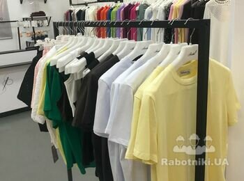 Демонтаж і розбирання стійок, вивіз одягу