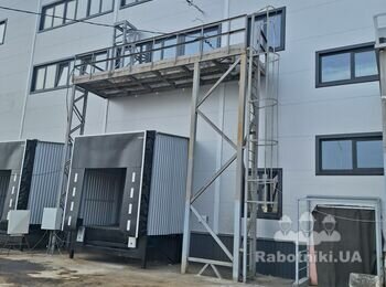 Фарбування профільної труби на фасаді складу. Змонтувати профлист.