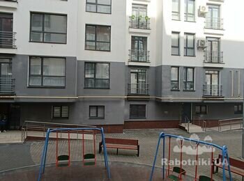 Зачистка від іржі та малювання газової труби в багатоквар будинку