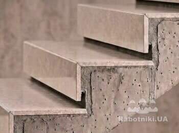 Ступеньки из плитки и плитка в таунхаусе и во дворе.