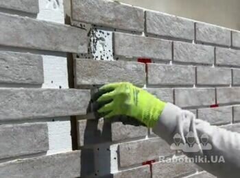 Потрібно змонтувати фасад з термопанелей.