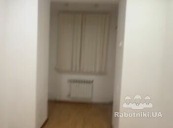 Фарбування стін у білий колір, замазування дир