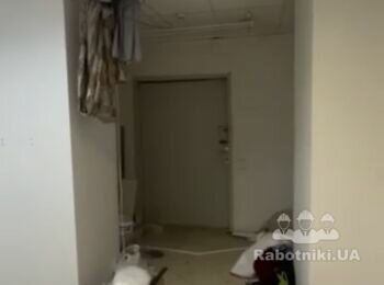 Фарбування стін у білий колір, замазування дир