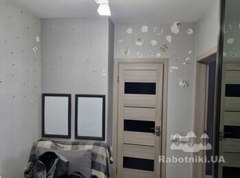 Переклеїти шпалери в коридорі