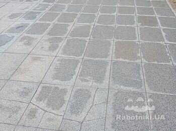 Перекласти гранітну плитку на вулиці