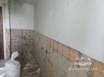 Шпаклівка стін 25 кв.м, укладання лінолеуму, проведення електрики.