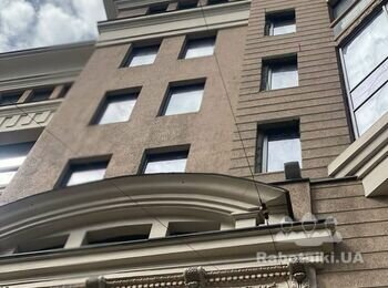 Фасадні висотні роботи на мотузках Відновлення фасаду в центрі Києва