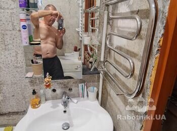 Уложить плитку на пол и стены ванной комнаты