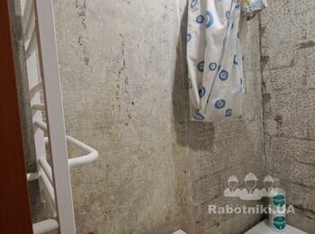 Уложить плитку на пол и стены ванной комнаты