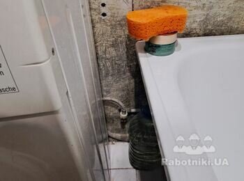 Уложить плитку на пол и стены ванной комнаты