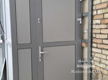 Установка алюминиевой бронированной двери 2,2м.кв. в кирпичную стену