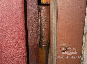 Заміна зношених петель в металічних дверях