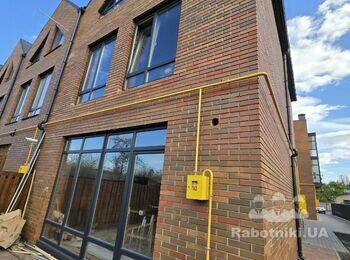 Фугування швів фасаду напівсухою сумішшю (заповнення з розшивкою)
