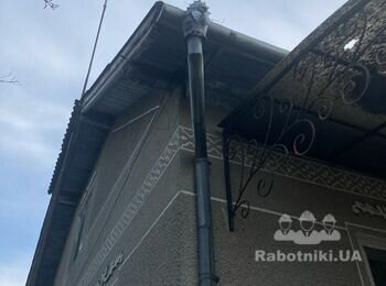 Укладання полікарбонату на піднавіс веранди будинку