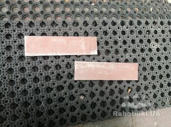 Часткове перекладання плитки на порожку житлового будинка