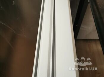 Монтаж плінтусів та карнизу