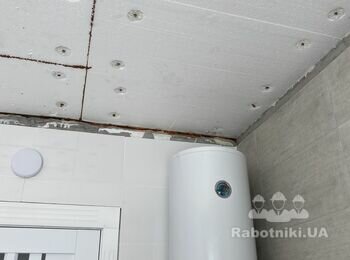 Монтаж вытяжной вентиляции и натяжного потолка в ванной (частный дом)