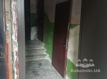 Укладка плитки в підїзді ( тільки сходові клітини )