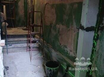 Укладка плитки в підїзді ( тільки сходові клітини )