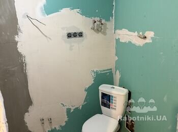 Уложить плитку на стены в санузел