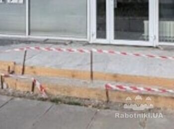 Ганок із гранітних плит. Перегородка з гіпсокартону.