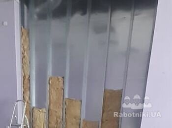 Ганок із гранітних плит. Перегородка з гіпсокартону.