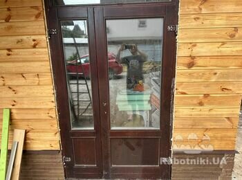 Ремонт євродверей (дерев'яні вхідні двері зі склопакетами)