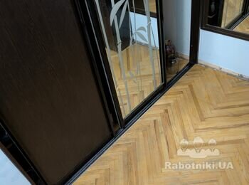 Ремонт та відновлення шафи купе в передпокої
