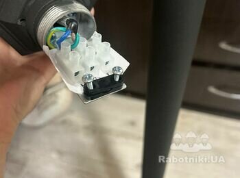 Установка світильника ландшафтного в грунт у м. Гатне