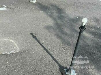 Установка світильника ландшафтного в грунт у м. Гатне